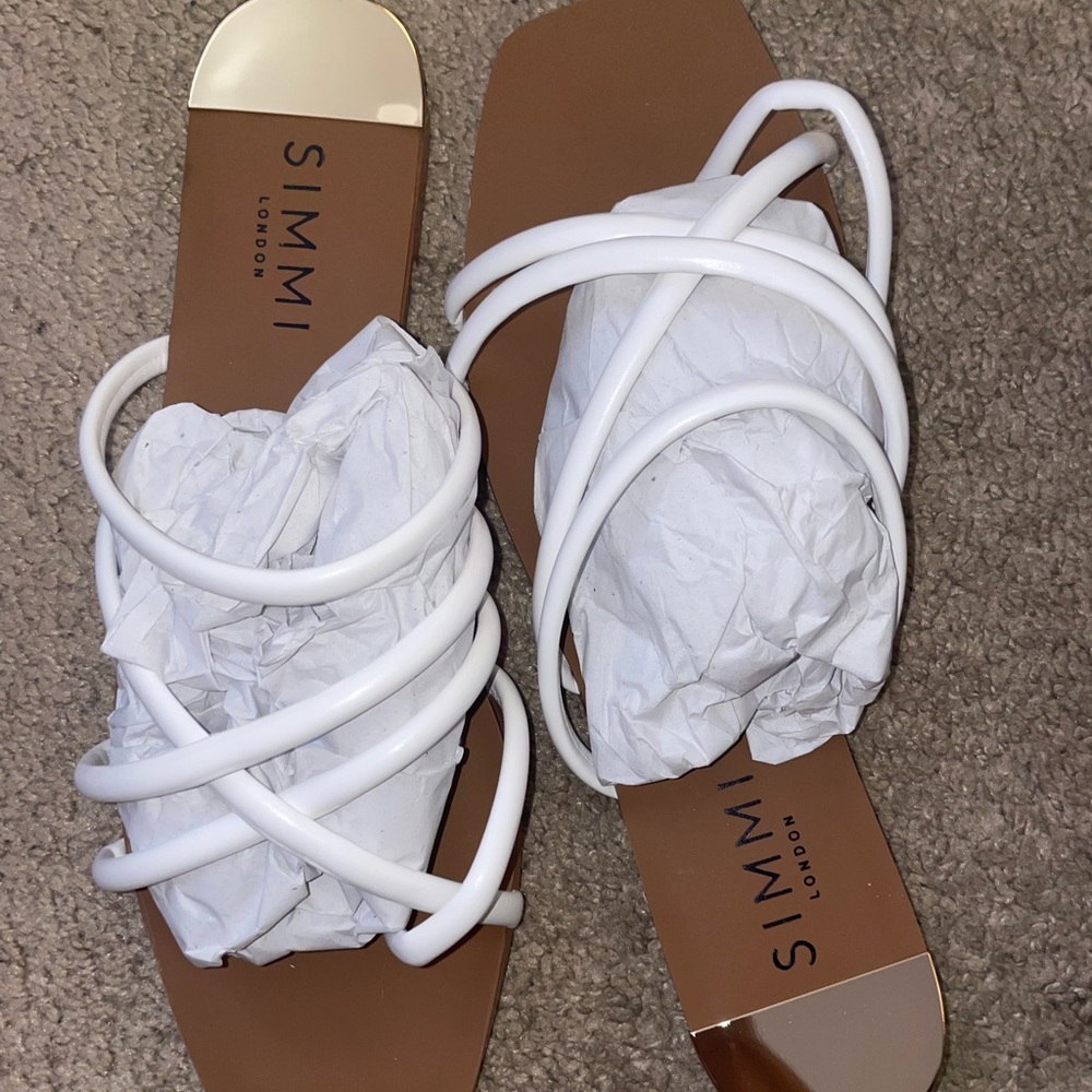Simmi London Safina White Strappy Toe Thong Flat Sandals